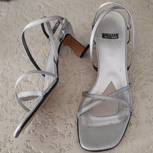 Stuart Weitzman Silver Shoe - Picture 1 of 2